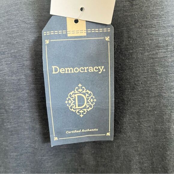 New with Tags Democracy Long Sleeve Crew Neck with Gold Tone Snap Buttons - Picture 4 of 8